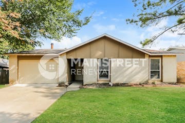 817 Sandalwood Ln Arlington, TX 76017